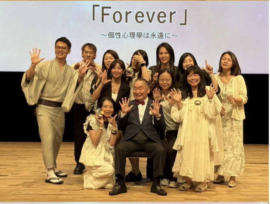 參與個性心理學學術大會的團體合照